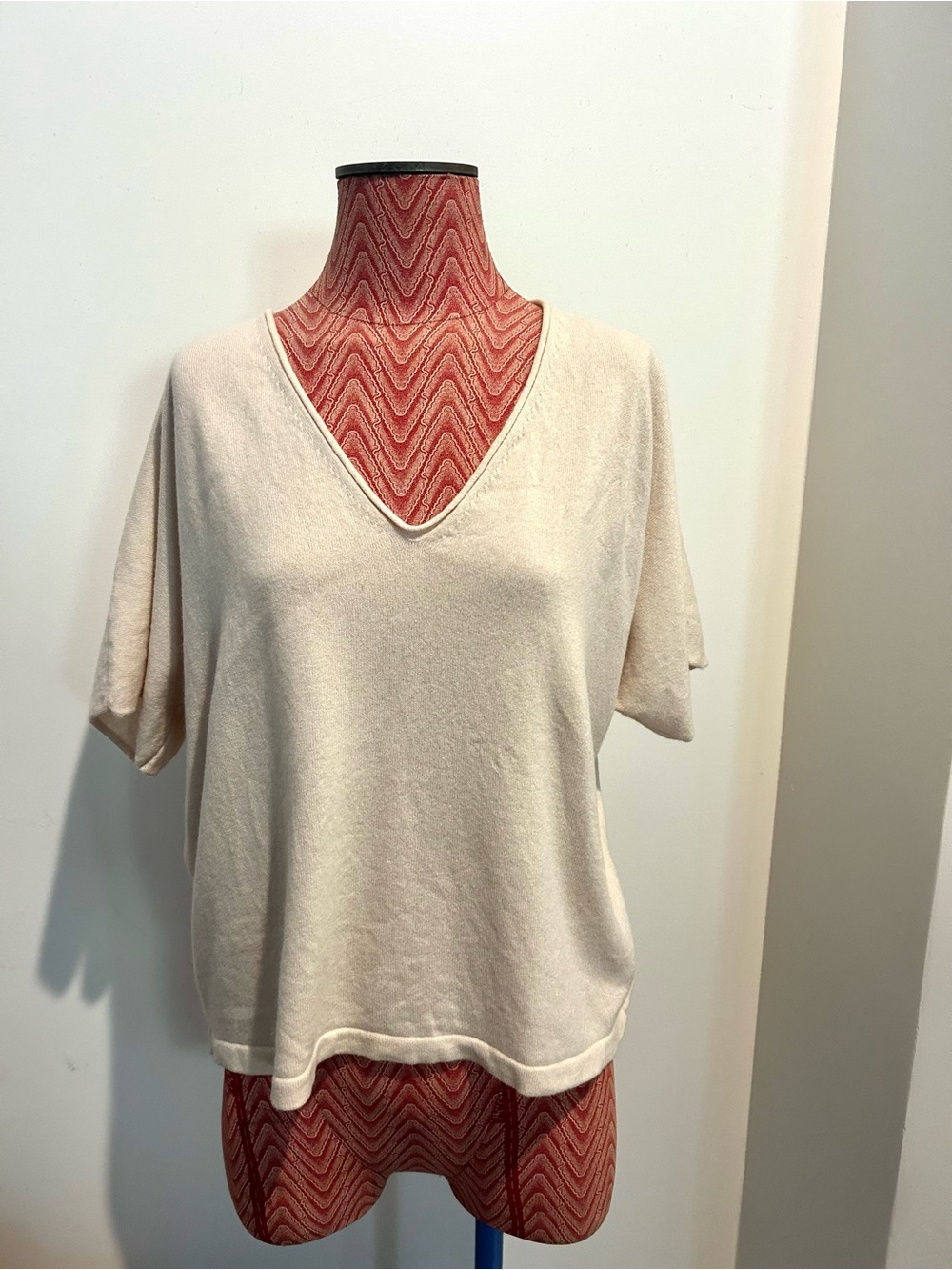 Fabiana Filippi Cashmere Cream V-Neck Short Sleeve Top